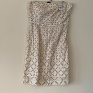 Women’s strapless dress